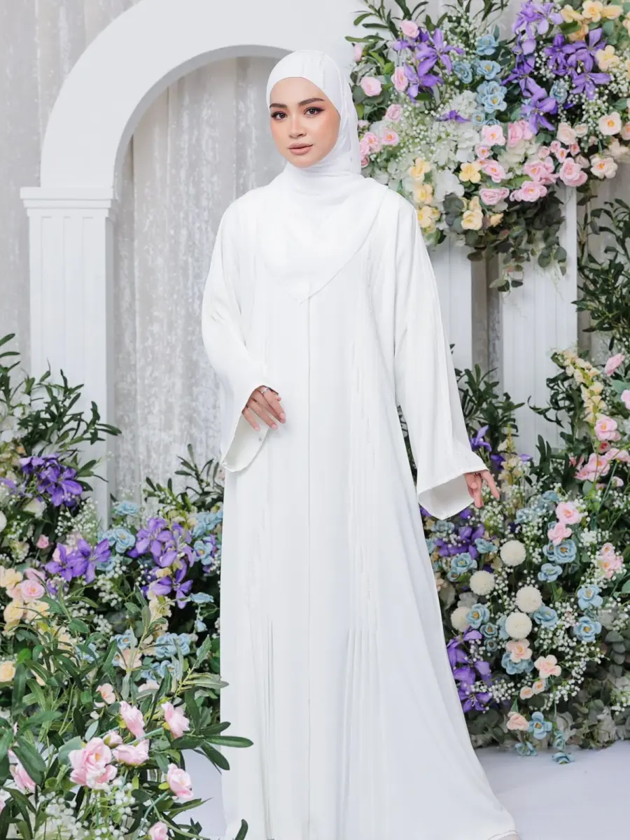 Nuha Pleated White