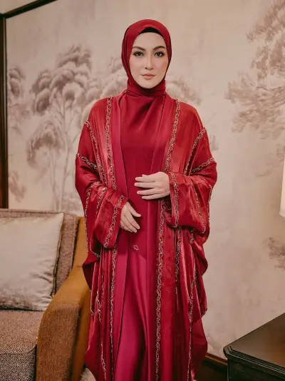 Alaia Maroon