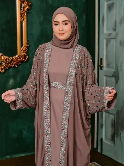 Delisha Mauve