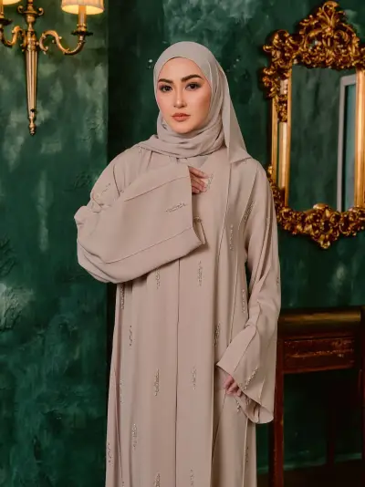 Yasmeen Nude