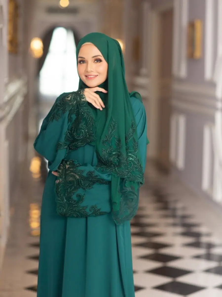 Ariana Emerald Green